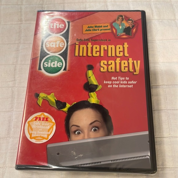 The safe side DVD Internet safety hot tips to keep kids safer on the Internet - Picture 1 of 4